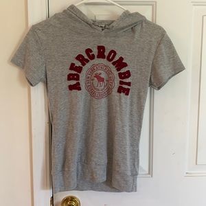 NWOT abercormbie T shirt with hoodie